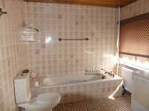 Bad WC im OG mit Badewanne und - 