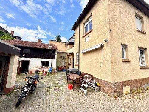 Haus u. Hofansicht - 2-3 Familienwohnhaus als Doppelhaushälfte in Ilvesheim, ruhig gelegen.