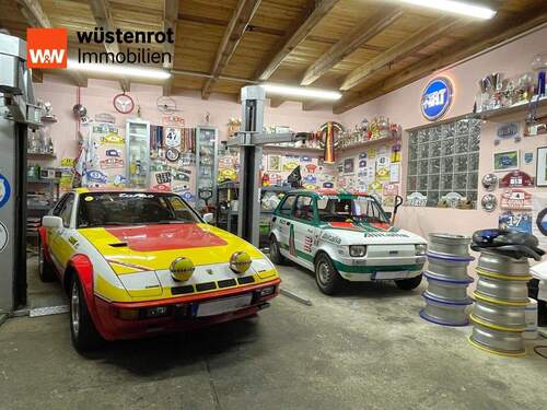 Halle_Nebengebäude_Werkstatt mit Hebebühne - 