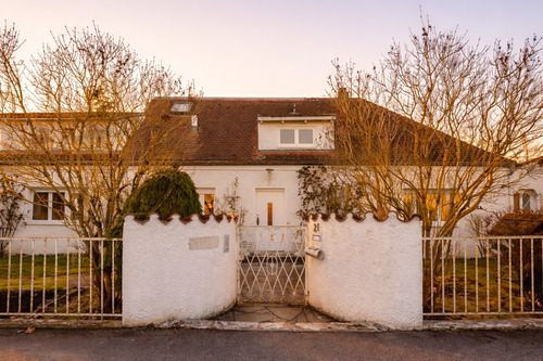 Hauseingang - 4 Zimmer Doppelhaushälfte zum Kaufen in Straubing