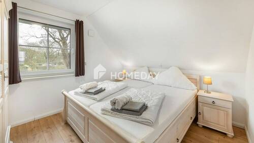 1. OG Schlafzimmer 1 1 - 