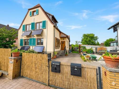 Vorderansicht - Elegant Wohnen in Böhl-Iggelheim: 5-Zimmer-Einfamilienhaus mit Garten & Spielplatz