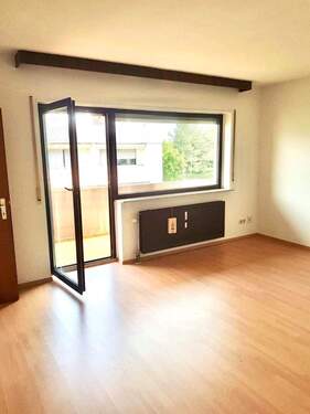 Detail Wohnzimmer mit Balkonzugang. - 1 Zimmer Etagenwohnung zum Kaufen in Mannheim