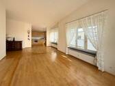 Wohnzimmer - Blickachse zur Küche - 4 Zimmer Etagenwohnung in München