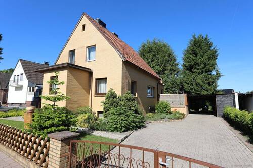 Außenansicht - Familienfreundliches EFH auf großem Grundstück im beliebten Gifhorner Ortsteil Wilsche
