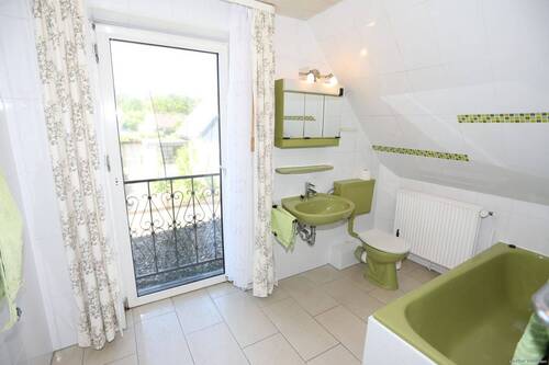 Wannenbad im Dachgeschoss - 