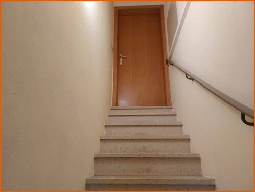 Treppe ins Untergeschoss - 