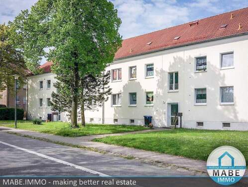 Hausansicht - Günstige Gelegenheit: Wohnung mit Sanierungspotenzial sucht neuen Eigentümer!