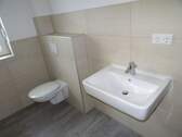 WC und Waschbecken - 