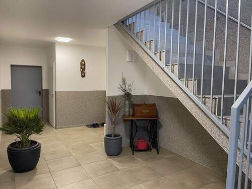 Hausflur - Etagenwohnung mit 98,30 m&sup2; in Nennhausen zur Miete