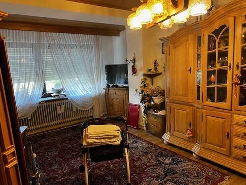 Wohnzimmer - 1 Zimmer Mehrfamilienhaus, Wohnhaus in Wintrich