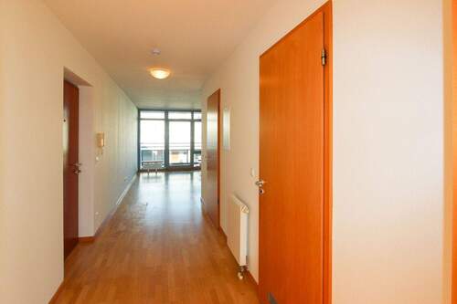 Flur zum Wohnzimmer hin geöffnet - 