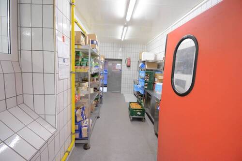 Gewerbeeinheit - Warenlager - Mehrfamilienhaus, Wohnhaus mit 98,00 m² in Wesselburen zum Kaufen