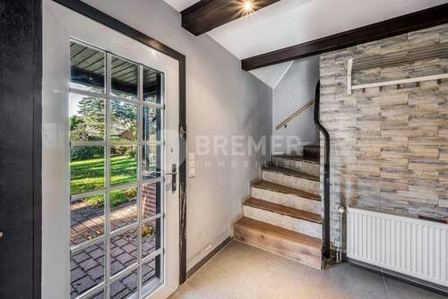 Flur, Treppe ins DG - 