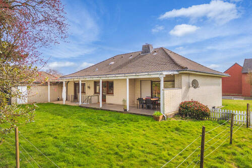 Rückwärtige Garten-/Terrassenansicht - Bungalow mit 140,00 m² in Geilenkirchen zum Kaufen