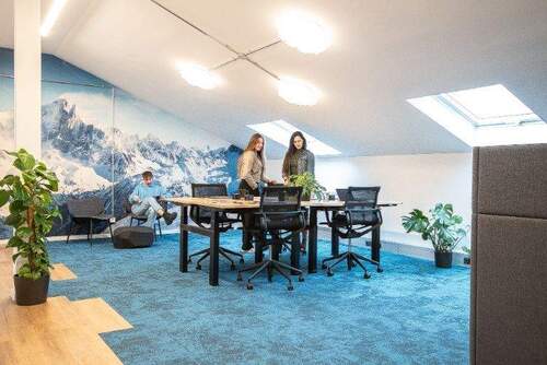 Schreibtisch im Coworking Space 