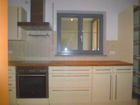 Einbauküche mit Schiebetür zum Wohnzi - 