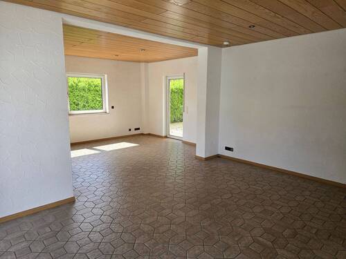 Wohnen / Essen - Etagenwohnung mit 130,00 m&sup2; in Schiffweiler zur Miete