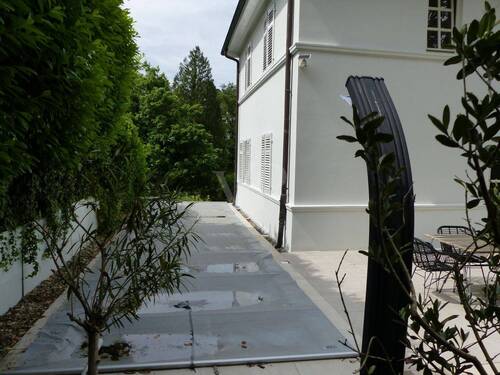 Außenansicht mit Pool - 