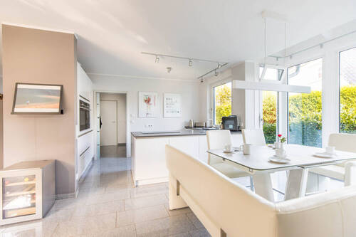 Küche mit Sitzbereich - Einfamilienhaus mit 207,50 m&sup2; in Seevetal zum Kaufen