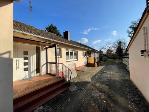 Durchgang Nord-Süd - 7 Zimmer Mehrfamilienhaus, Wohnhaus in Estorf