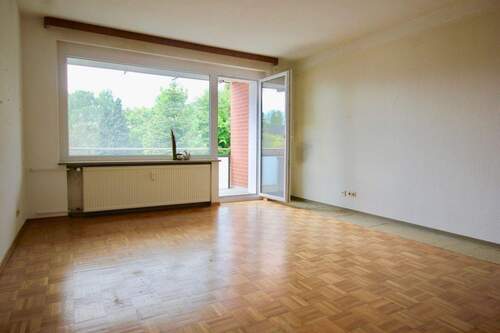Wohnzimmer - 2 Zimmer - 60 m2 - toller Schnitt 2 Zimmer + Loggia + Tiefgarage + Keller -