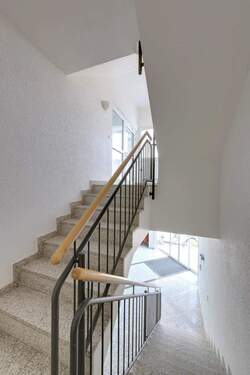 gepflegtes Treppenhaus - 