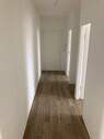 Heller Eingangsbereich mit Zugang zu den Zimmern.jpg - Schöne 2,5 Zimmer Wohnung mit neuen Bodenbelägen zu vermieten