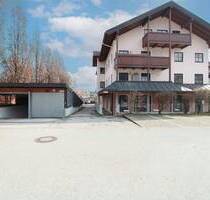 Zentral & gepflegt: 2-Zimmer-Wohnung mit 2 Balkonen, TG & Aufzug in Feldkirchen-Westerham