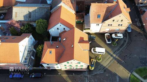 Ansicht von oben - 9 Zimmer Mehrfamilienhaus, Wohnhaus in Wörth am Main