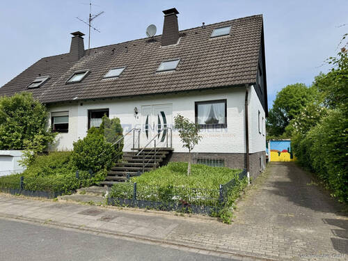 Vorderansicht - Familienfreundliche Doppelhaushälfte in guter Lage von Altenessen-Süd!