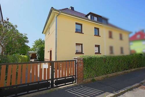 Hausansicht - Charmante DHH mit vielen Gestaltungsmöglichkeiten in Naunhof