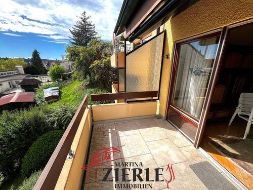 1_Balkon - 3,5 Zimmer Wohnung mit besonderer Aufteilung in gefragter Aussichtslage mit Balkon und Stellplatz!