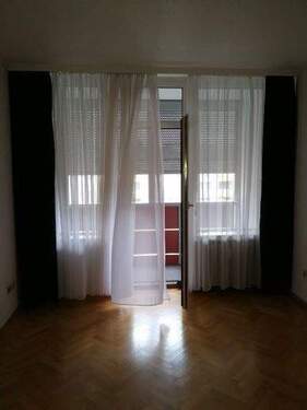 Arbeits- oder Kinderzimmer - 