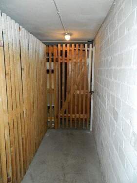 Kellerraum vor Kopf - 