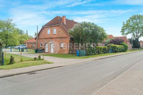 Zufahrt / Ostseite - 