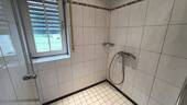 Dusche mit Fenster - Etagenwohnung mit 62,60 m&sup2; in Waldshut-Tiengen zur Miete