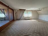 3031 Wohnraum im DG mit Zugang zur Loggia und ausgebautem Spitzboden - 