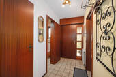 Eingangsbereich mit separatem WC EG - 