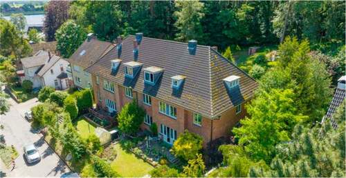 Direkte Elbnähe - Altbau-Traum im sanierten Gründerzeithaus - Blick ins Grüne & mit großem Garten!