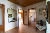 Flur - 5 Zimmer Bungalow in Wettstetten