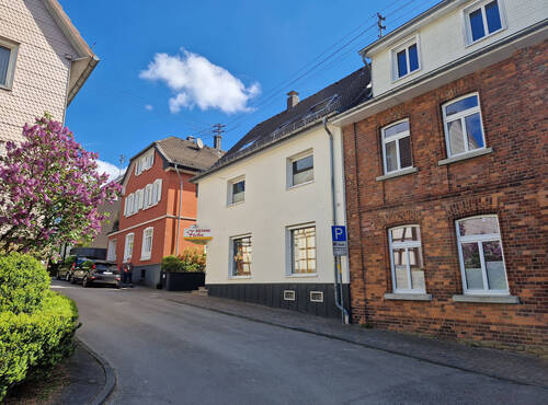 2473 Wohn-/Geschäftshaus in Much - 