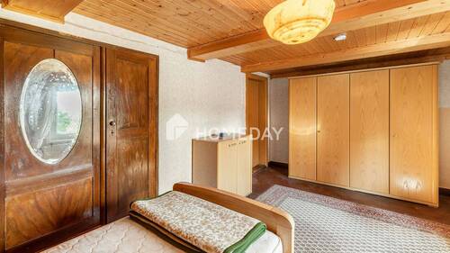 1. OG Schlafzimmer 1 - 