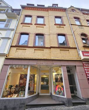 Attraktives Stadthaus in der Cochemer Innenstadt - Attraktives Stadthaus mit Ladengeschäft und 3 vermieteten Wohnungen in Cochems Altstadt