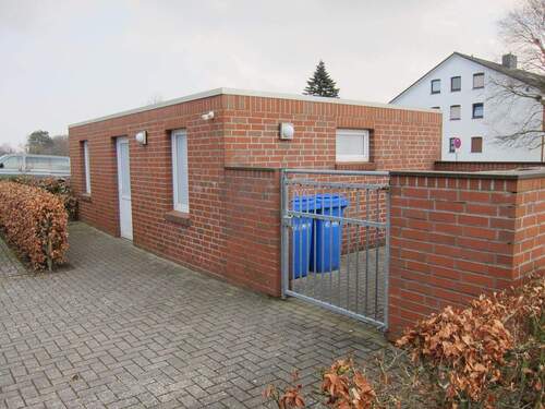 Fahrradhaus mit Müllplatz - 