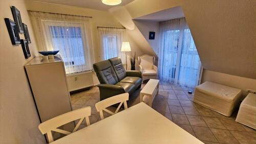 Wohn- und Esszimmer mit Küche - 