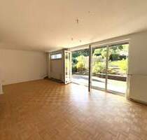 Modernes Wohnhaus mit Balkon, Terrasse und Garten in Siegen