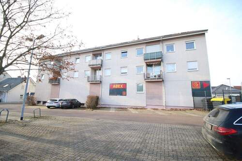 Hausansicht - 7 Zimmer Etagenwohnung zum Kaufen in Merseburg