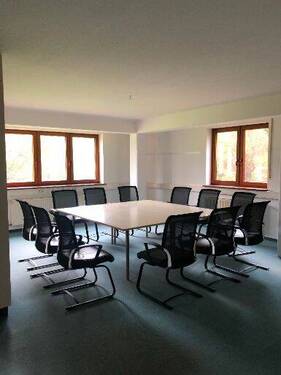 Meetingraum - Helles, möbliertes Büro mit Grünblick, Parkplätzen & 247-Service