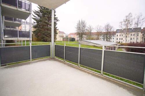 XxL Balkon Süd-West-Ausrichtung - Helle, modern sanierte 3 Raum EG-Wohnung mit XXL-Balkon und Tageslichtbad